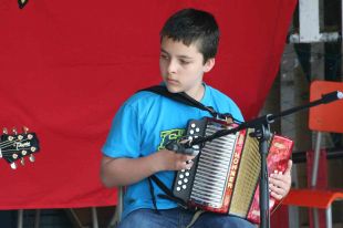 Jaden Cormier performing at the folk festival.